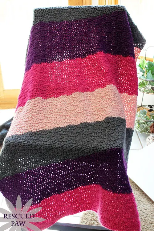 [Free Pattern]This Crochet Wave Stitch Is Great For A Comfy And Casual Afghan