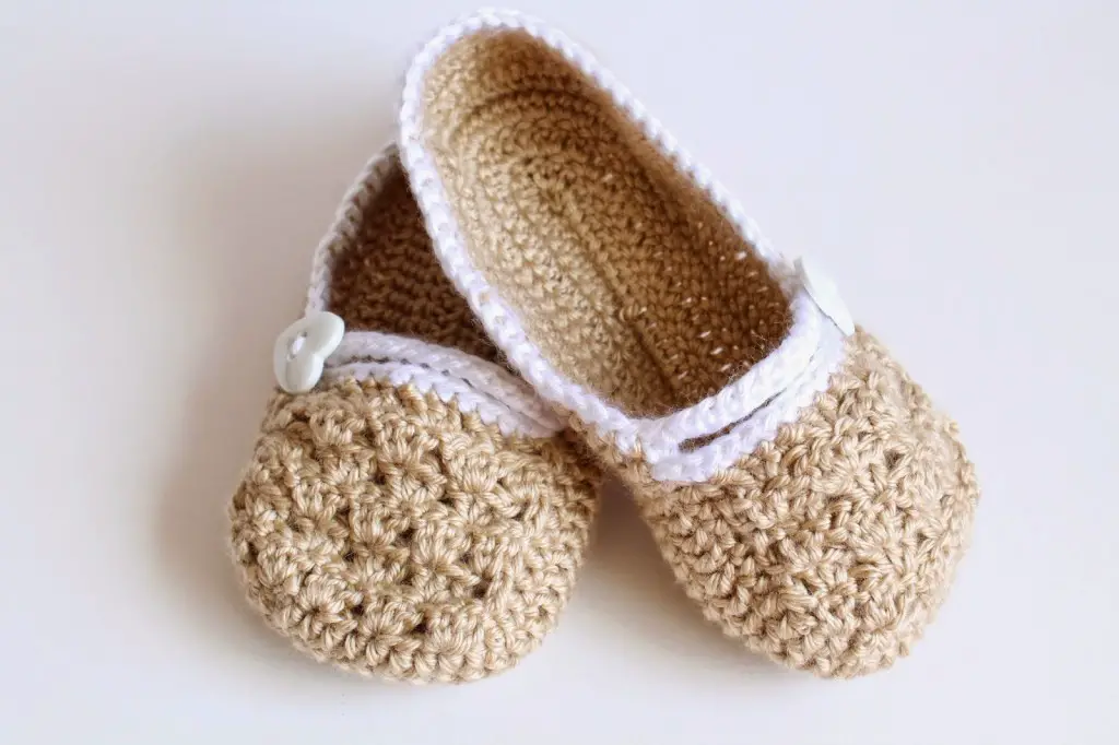 [Free Pattern] Comfy And Cute Mommy – Daughter Matching Slippers