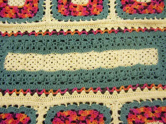 [Free Pattern] Wild Flower Not-So-Typical Granny Square Afghan