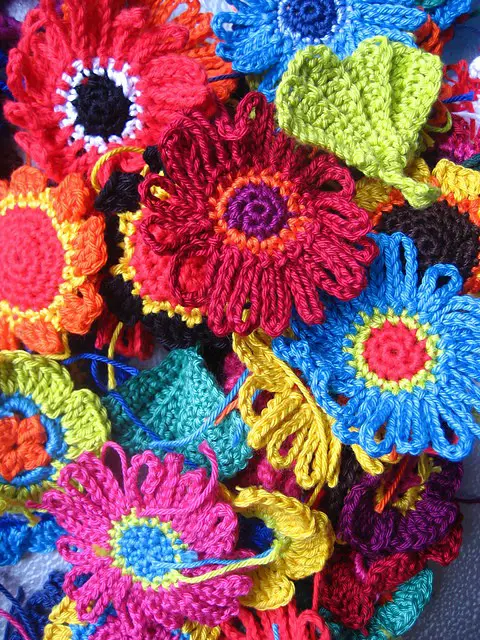 [Free Pattern] Lovely And Colorful Crocheted Flowers