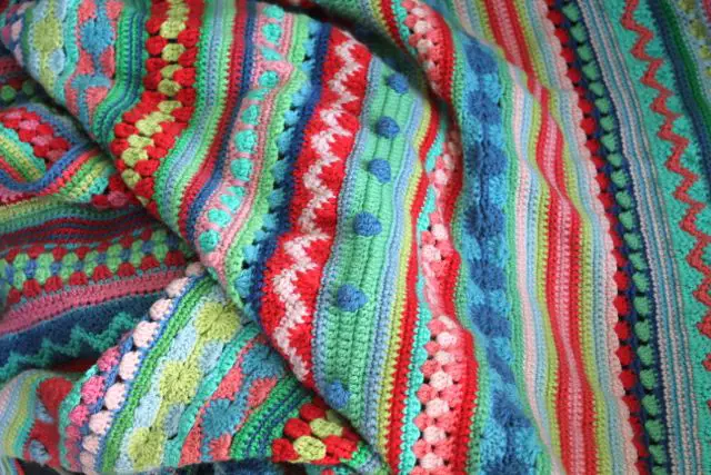 mixed-stitch-stripey-blanket-crochet
