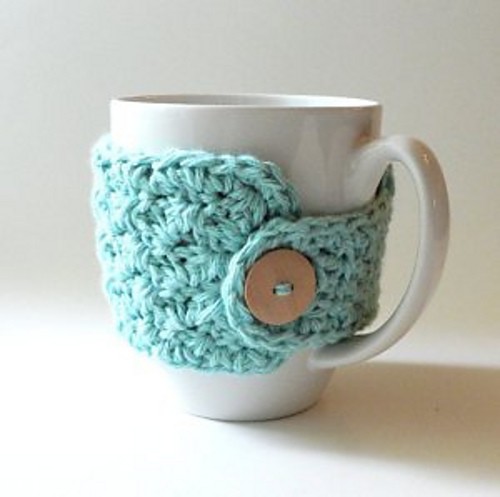Mug cozy pattern by Lisa Charbonneau