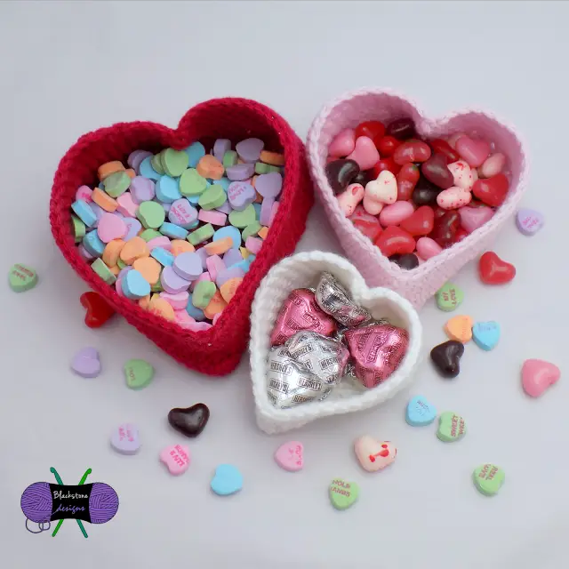 [Free Pattern] These Little Heart Baskets Are The Perfect Candy Dishes