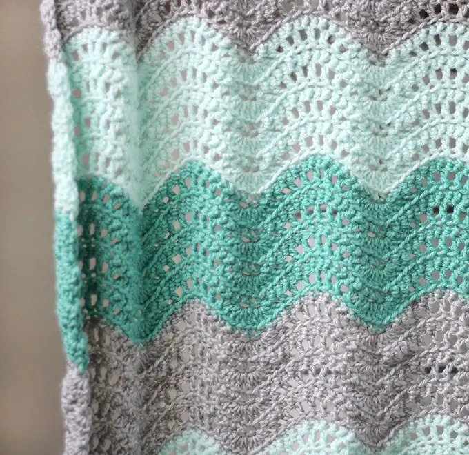 feather-and-fan-baby-blanket