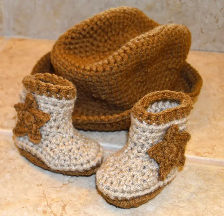 Free crochet pattern for newborn cowboy hat and boots 