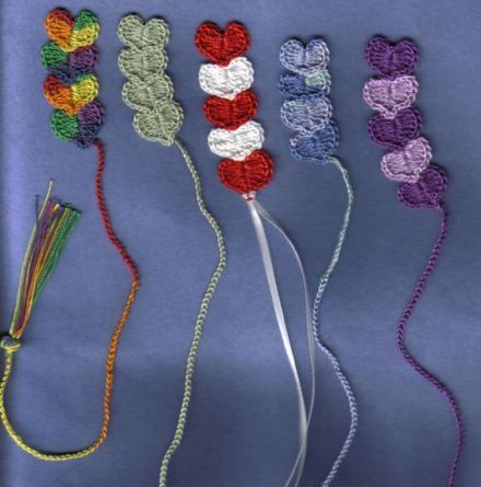 [Free Pattern] This Overlapping Hearts Bookmark Is Too Cute!