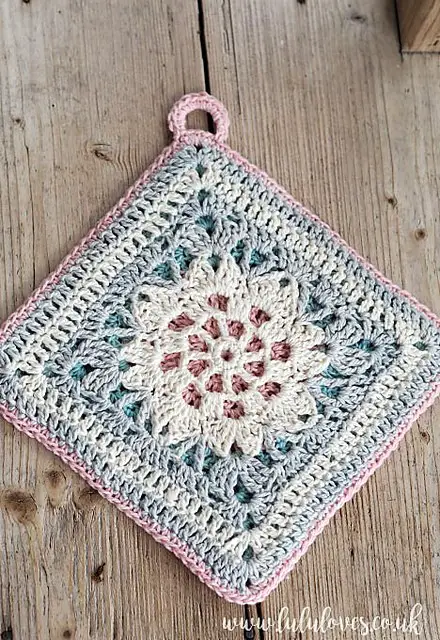 [Free Pattern] This Gorgeous Pastel Spring Potholder Will Look Great In Your Kitchen!
