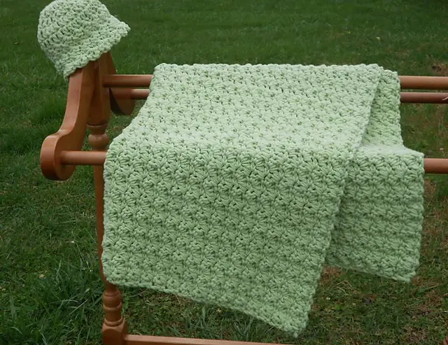[Free Pattern] This Is The Easiest Baby Blanket In The World To Make (And Really Beautiful Too!)