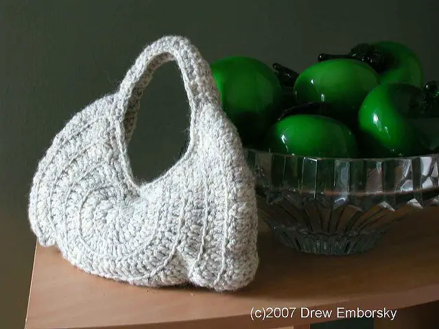 [Free Pattern] Every Girl Needs A Perfectly Cute Crochet Purse For Her Date Night