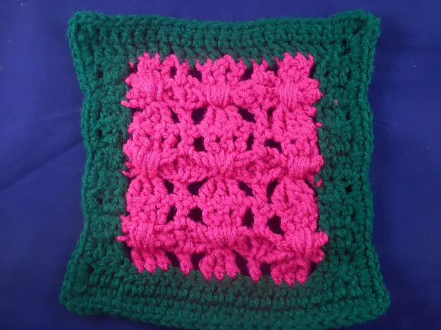 [Free Pattern] Inspiring And Amazingly Cute Flower Trellis Square