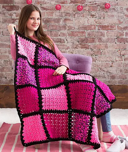[Free Pattern] Get Cozy With This Quick And Easy Crochet Blanket