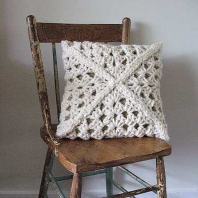 [Free Pattern] You'll Be Amazed To See How Simple Is To Make This Gorgeous Chunky Cushion!