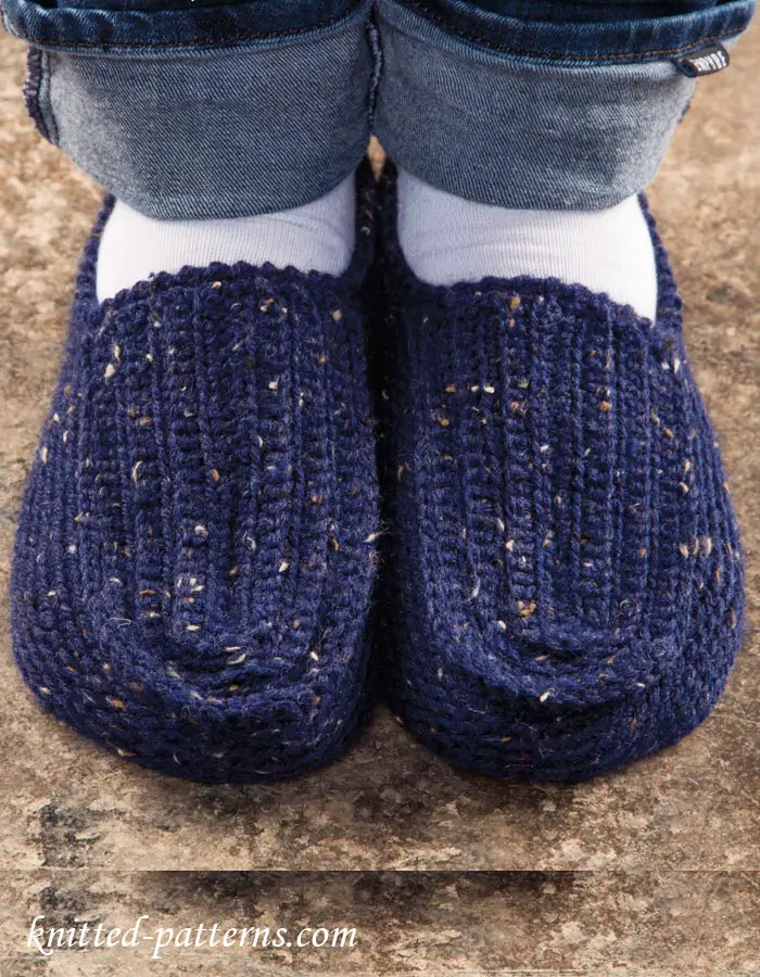 [Free Pattern] Your Men's Feet Will Be In Heaven With These Super Comfortable Crochet Slippers