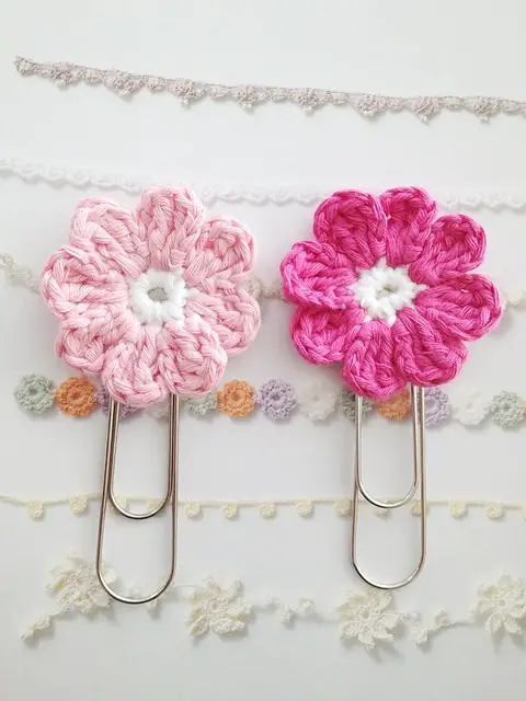 [Free Pattern] Cute Flower Bookmark That Will Make Your Day Better