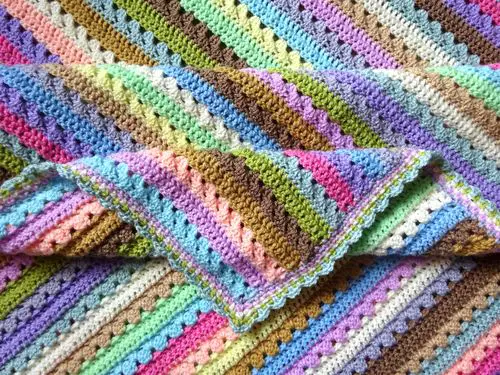 [Free Pattern] Stunningly Beautiful And So Simple Cupcake Stripe Blanket