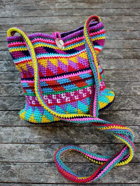 [Free Pattern] How To Crochet A Gorgeous Bag Using Leftover Yarn