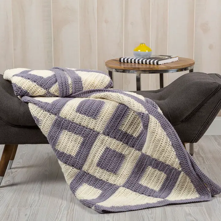 [Free Pattern] Introduce Charm To Your Bedroom With This Easy Two Colors Crochet Throw