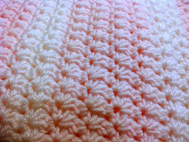 [Free Pattern] Easy And Beautiful Crochet Star Stitch Baby Blanket