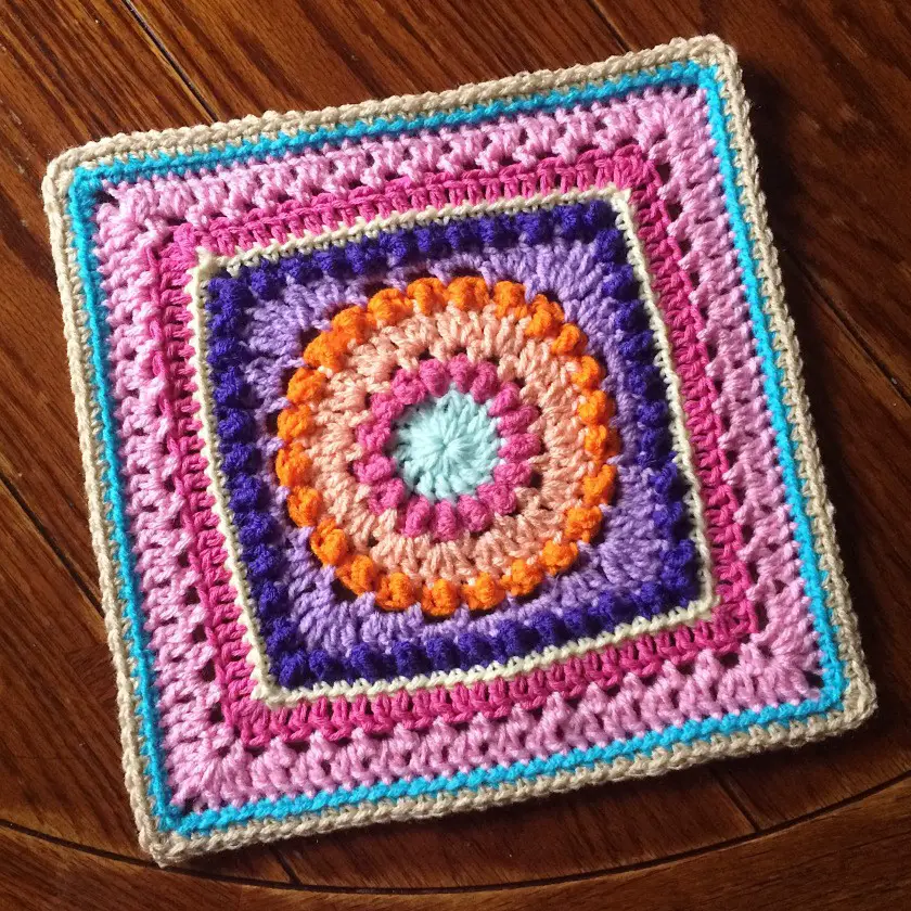 [Free Pattern] Fabulously Looking Textured Circles Square