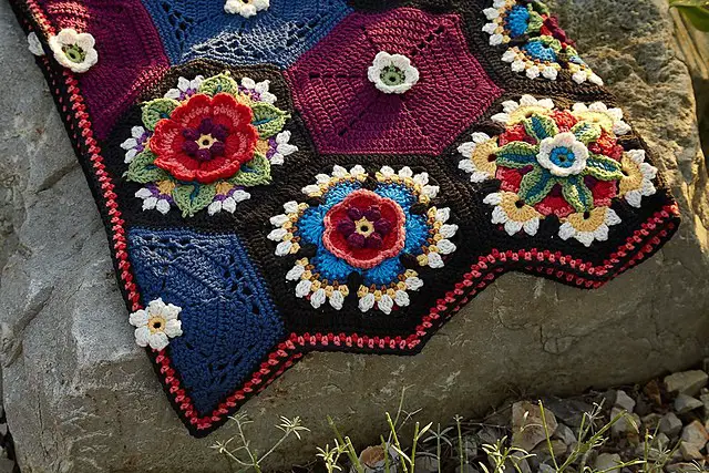 [Free Pattern] 7 Gorgeous Flower Blocks Reunited In One Stunningly Beautiful Blanket