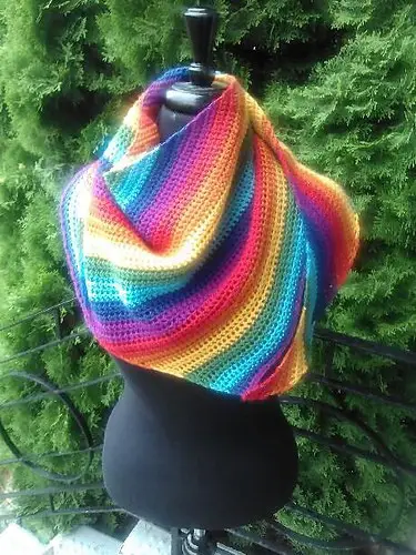 [Free Pattern] Take Your Fall Look To The Next Level With This Super Simple Yet Stunning Boomerang Shawl