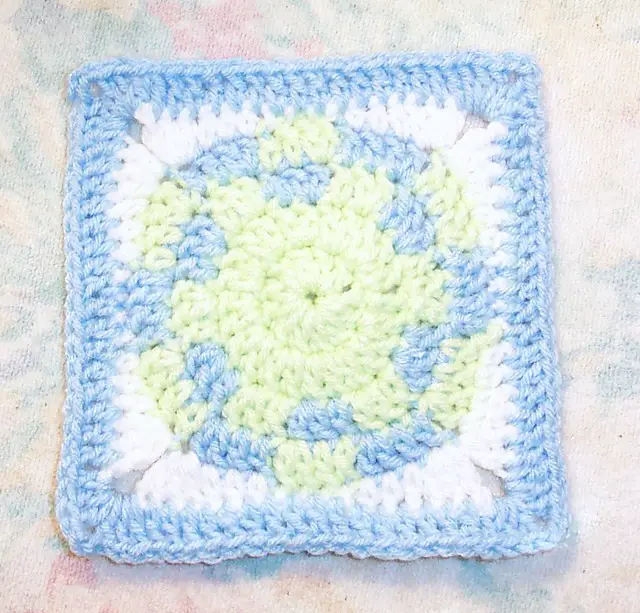 [Free Pattern] One Of The Cutest Baby Ball Square Out There