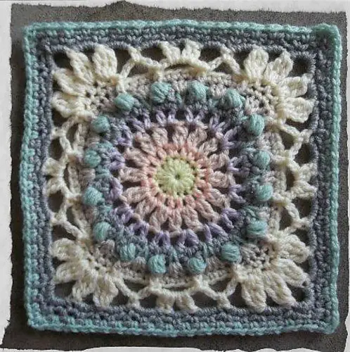 [Free Pattern] Awesome Vintage- Looking Square