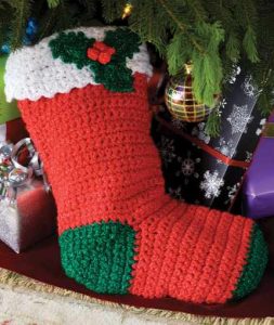 [Free Pattern] Quick And Easy Crochet Holly Stocking