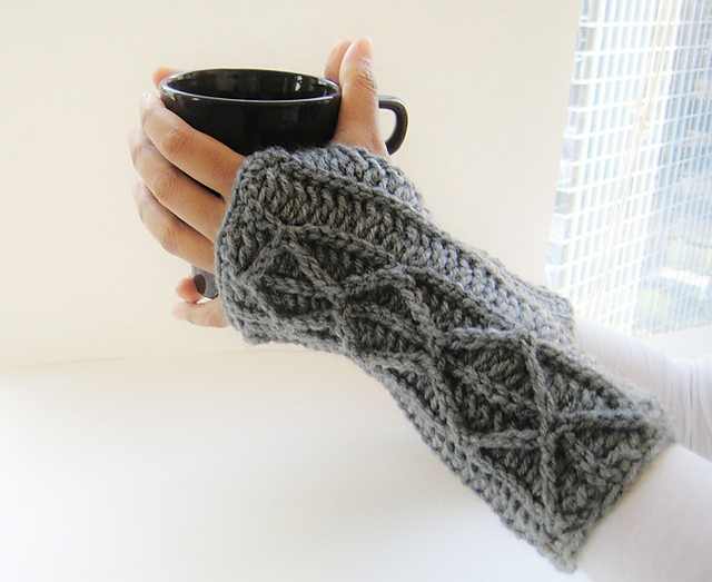 Beginner Friendly Faux Cable Fingerless Gloves For Those Chilly Fall And Winter Days