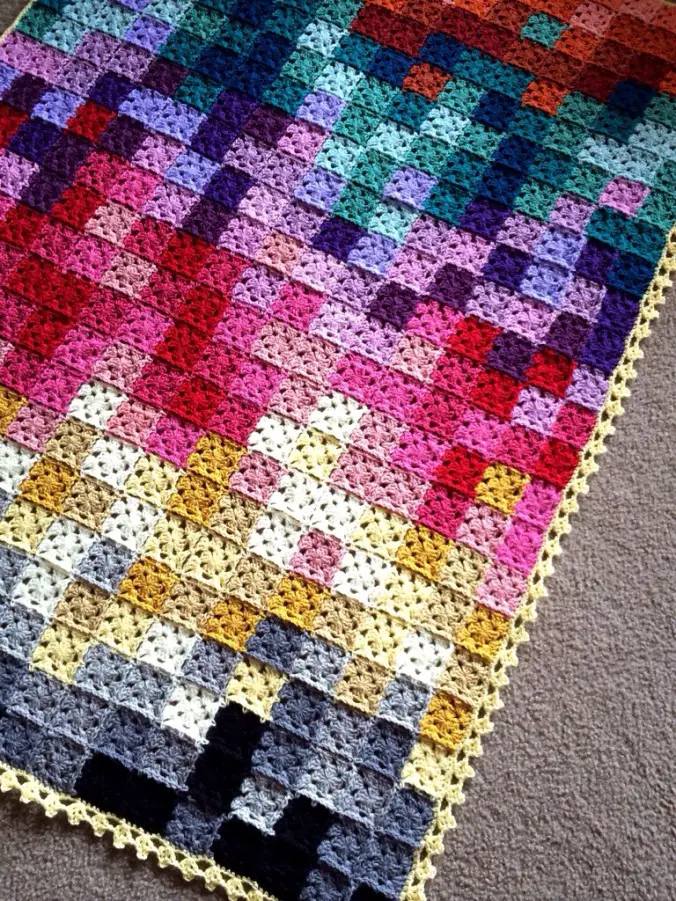Amazing Pixelated Granny Squares Crochet Blanket 