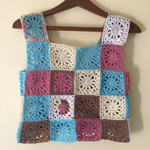 Super Easy Granny Square Crop Top Crochet Pattern