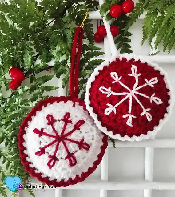 [Free Pattern] Beautiful Crochet Christmas Baubles With Snowflake Embroidery