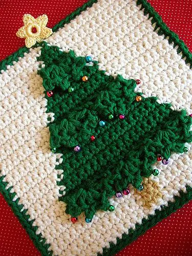[Free Patterns] 7 Really Cute Holiday Pot Holders To Use During Christmas Dinner!