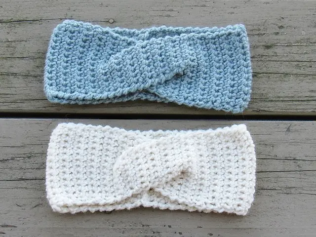 [Free Pattern] This Quick Twist Ear Warmer Will Make Winter Running So Much Easier