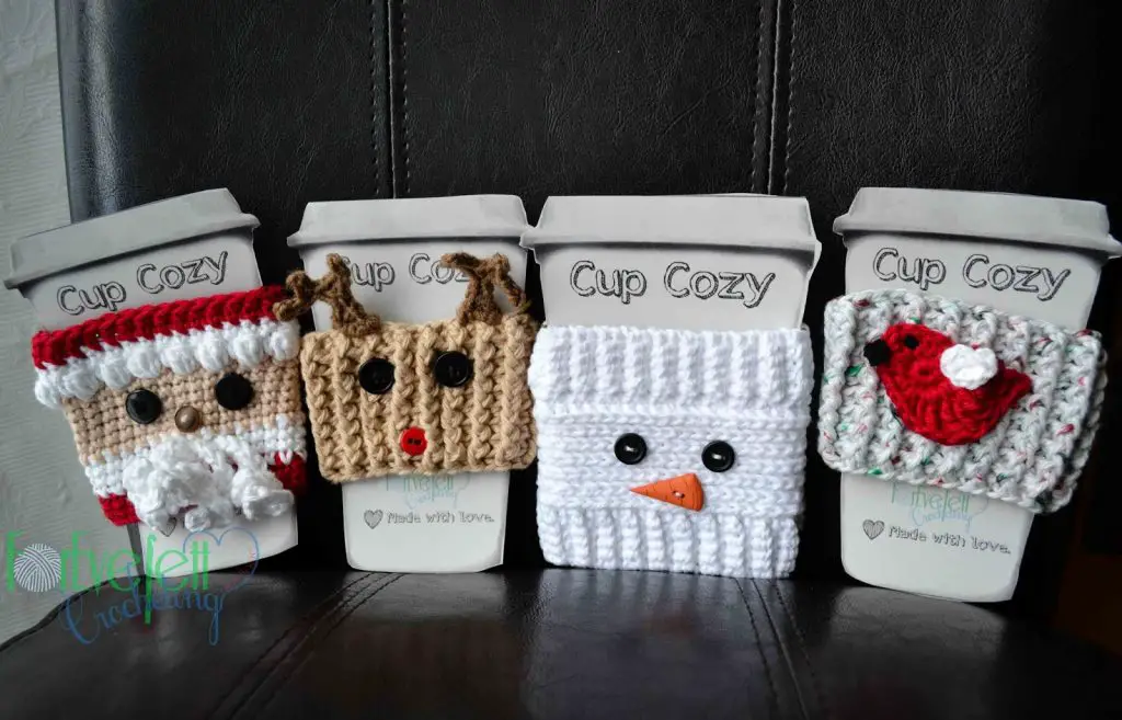 [Free Patterns] 4 Impossibly Cute Christmas Cozy Patterns