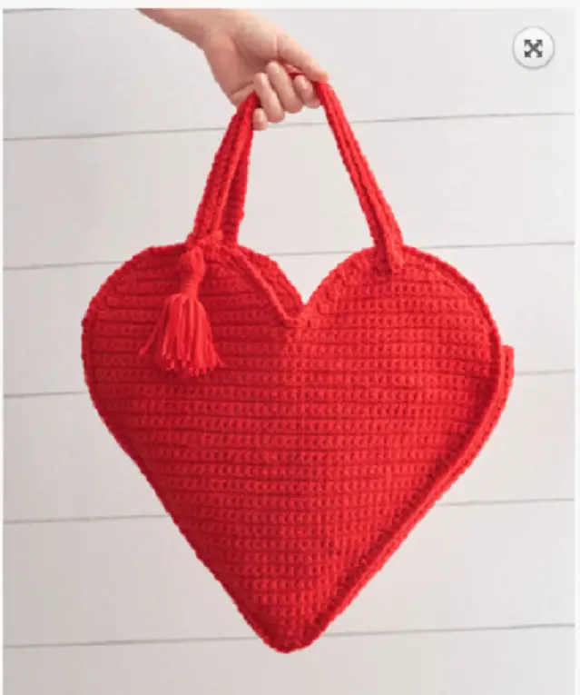 [Free Pattern] Heart Shaped Tote Bag For A Fun And Creative Carrying Style