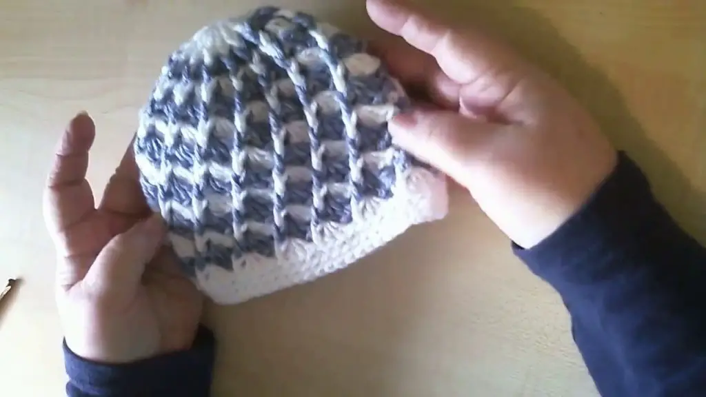 Fast And Easy Crochet Baby Swirl Hat Pattern In Two Colours [Video Tutorial]