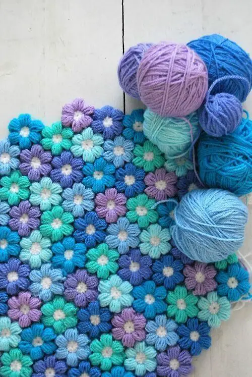 [Free Pattern] Cute 6 Petal Puff Stitch Crochet Flower Baby Blanket