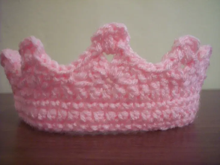 [Free Pattern] Make A Beautiful Crochet Crown For Your Princess