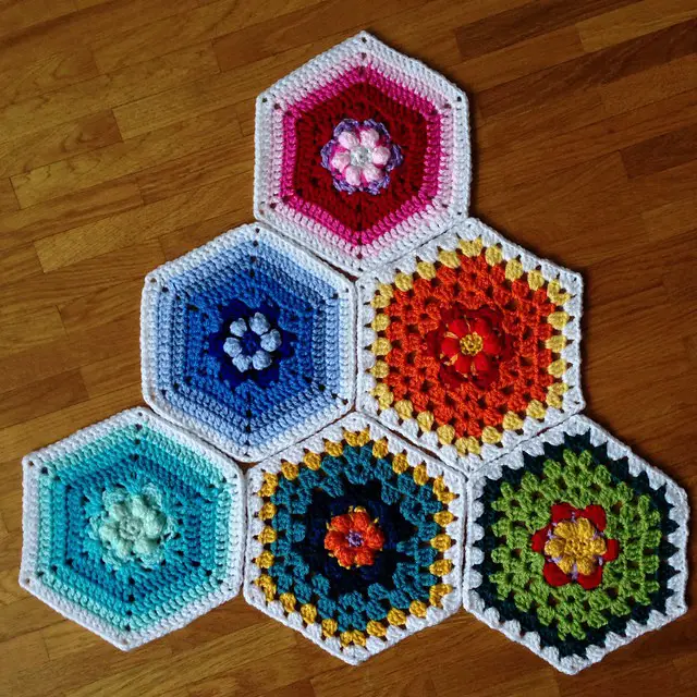 [Free Pattern] Very Pretty 3D Flower Hexagon