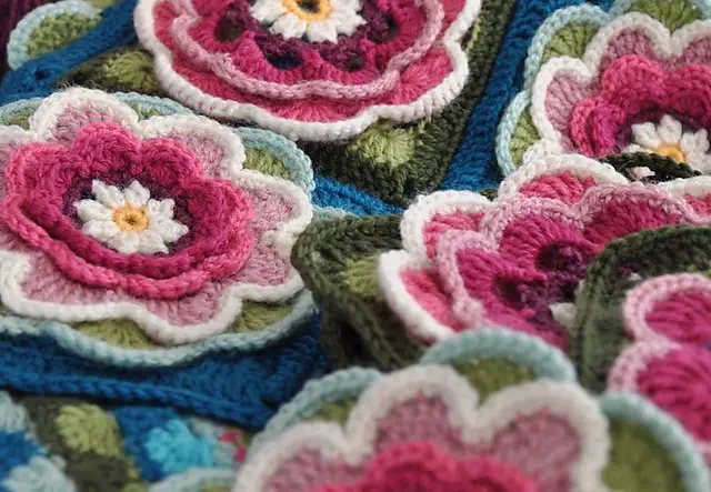 [Free Pattern] Romantic Lily Pond Crochet Blanket