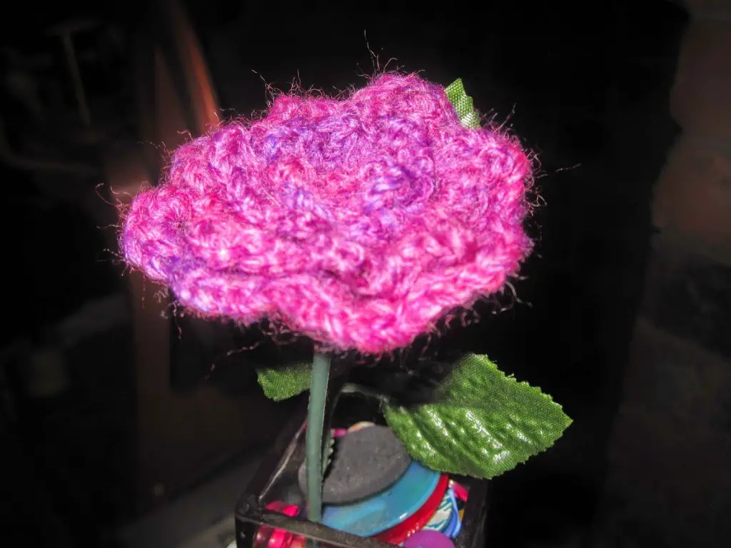 Crochet_Rose_Brooche 1