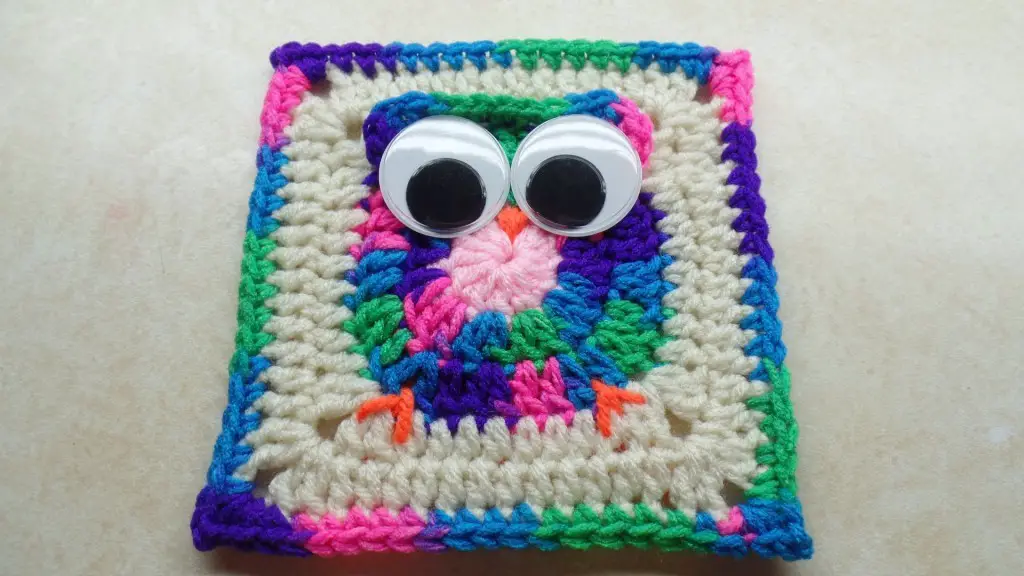 [Video Tutorial] Cute Owl Granny Square With Big Googly Eyes