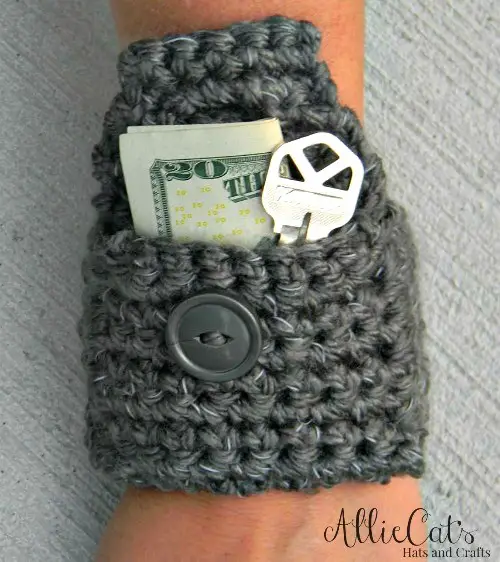 [Free Pattern] This Wrist Cuff Is Perfect For Holding A Couple Bucks And Your House Key Or Car Key