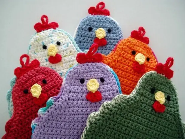 [Free Pattern] Adorable Little Chicken Potholder To Brighten Up Your Kitchen!