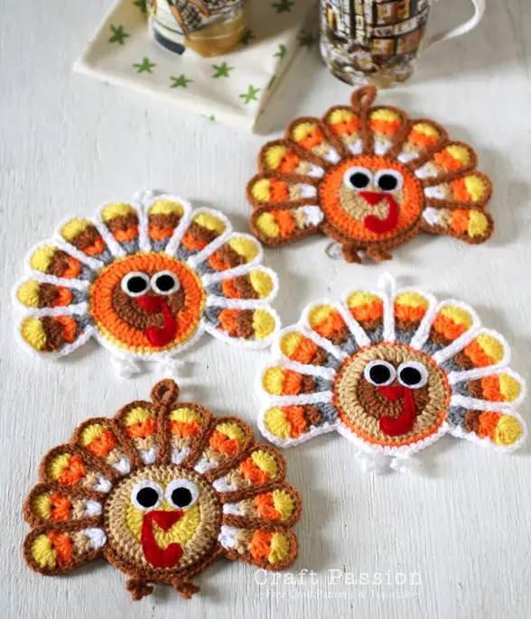 [Free Pattern] These Are The Cutest Crochet Turkey Coasters I’ve Ever Seen!