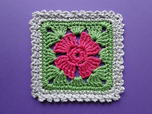 [Free Pattern] Adorable Four Petal Flower Square With Three Edgings