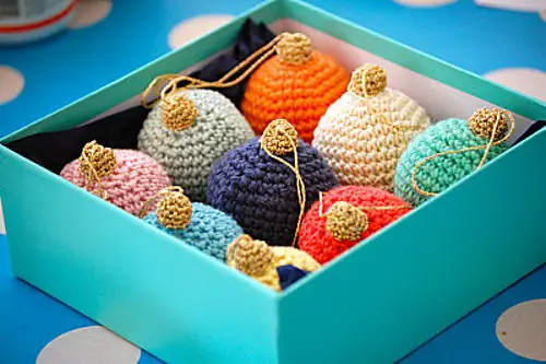 [Free Pattern] There Will Certainly Be A Few Crochet Christmas Baubles On Your Christmas Tree!