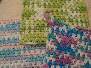 [Free Pattern] This Woven Stitch Dishcloth Works Up Fast And Easy
