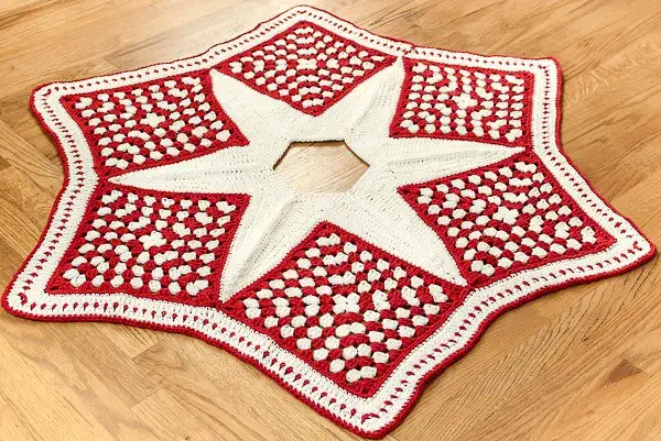 [Free Pattern] Add Handmade Charm To Your Christmas Decor With This Pretty Granny Christmas Tree Skirt Pattern